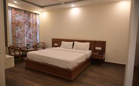 Hotel Apple Blossom 2 Minutes Walking From Mall Road